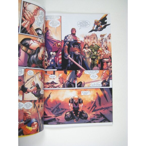 Marvel Old Man Hawkeye The Whole World Blind Graphic Novel Comic 2018 Paperback - Picture 5 of 6